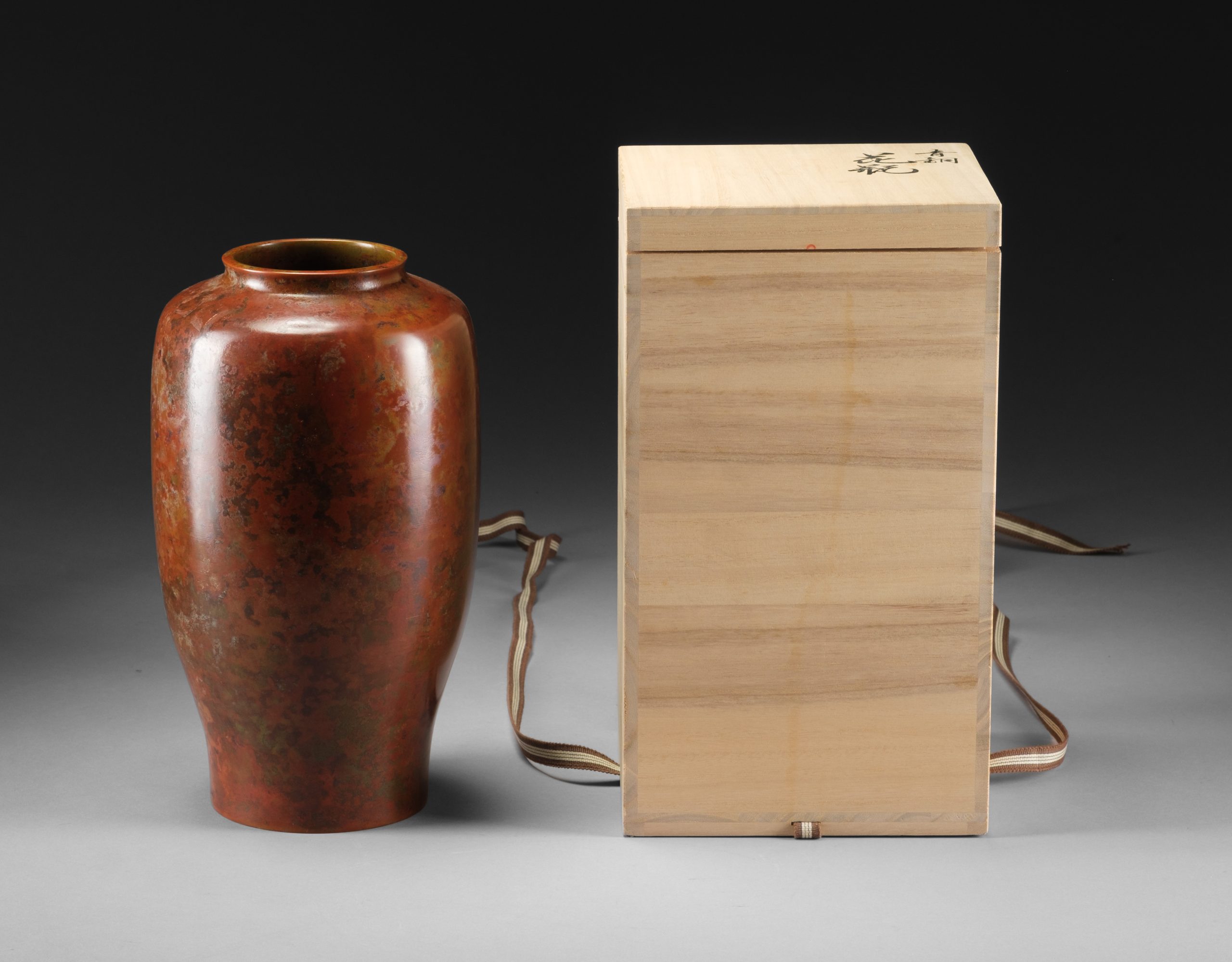 Bronze vase 花瓶 (kabin) by Zaôdô