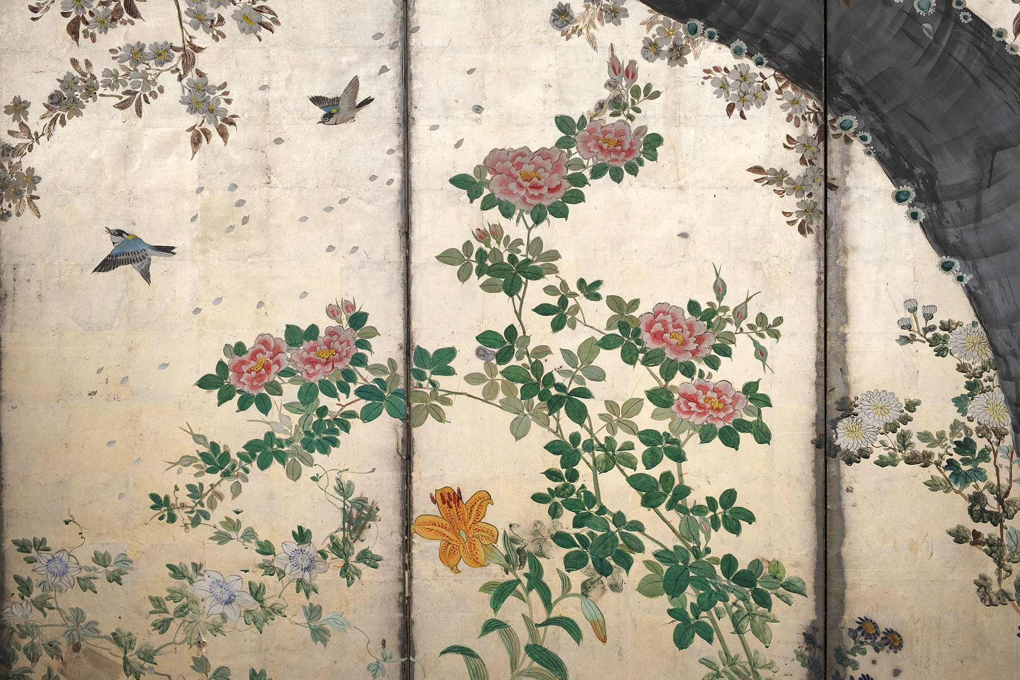 Superb folding screen spring garden on silver leaf - Image 5