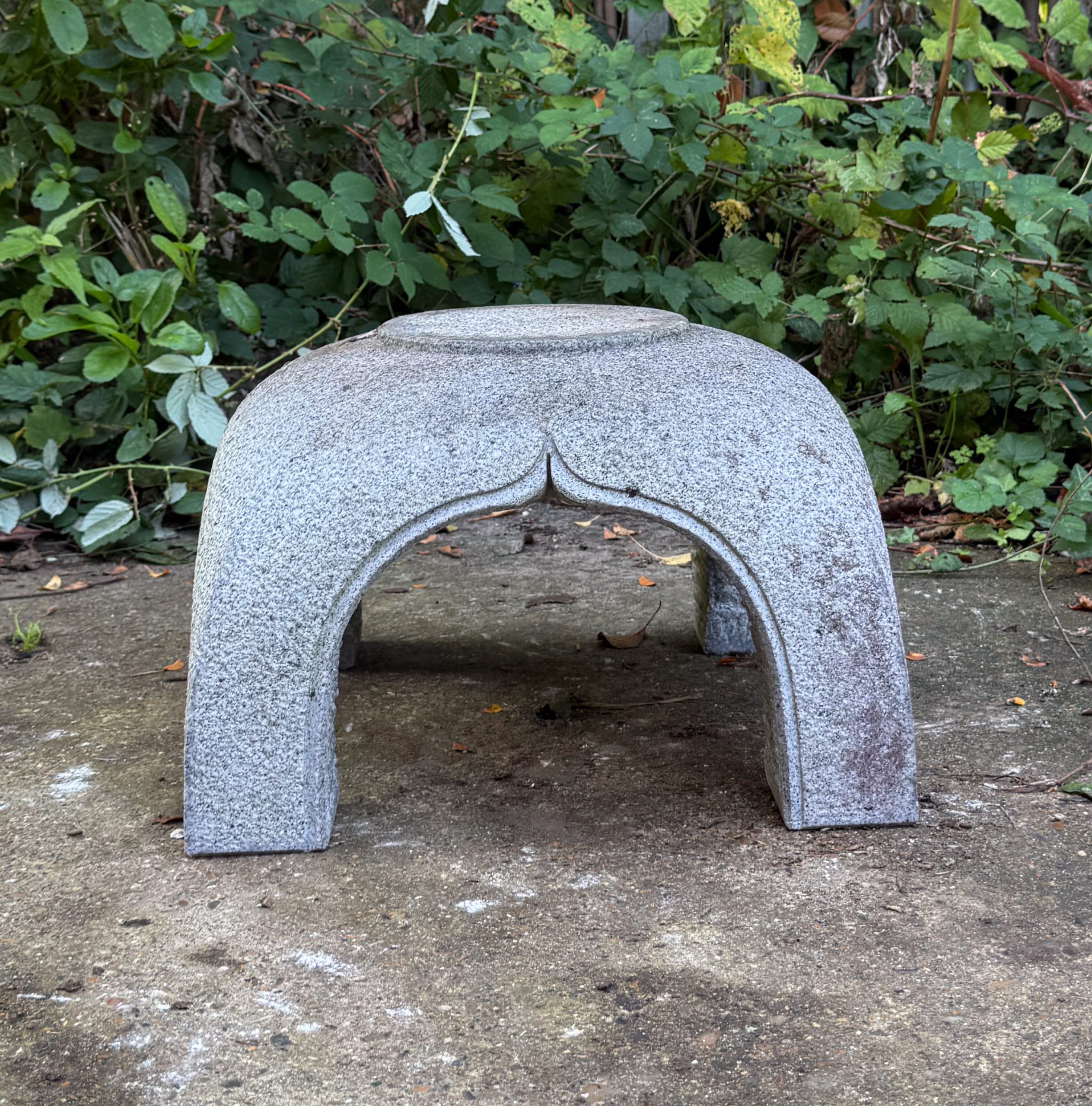Granite garden lantern, known as a ‘Kaku Yukimi Ishidôrô’ - Image 4