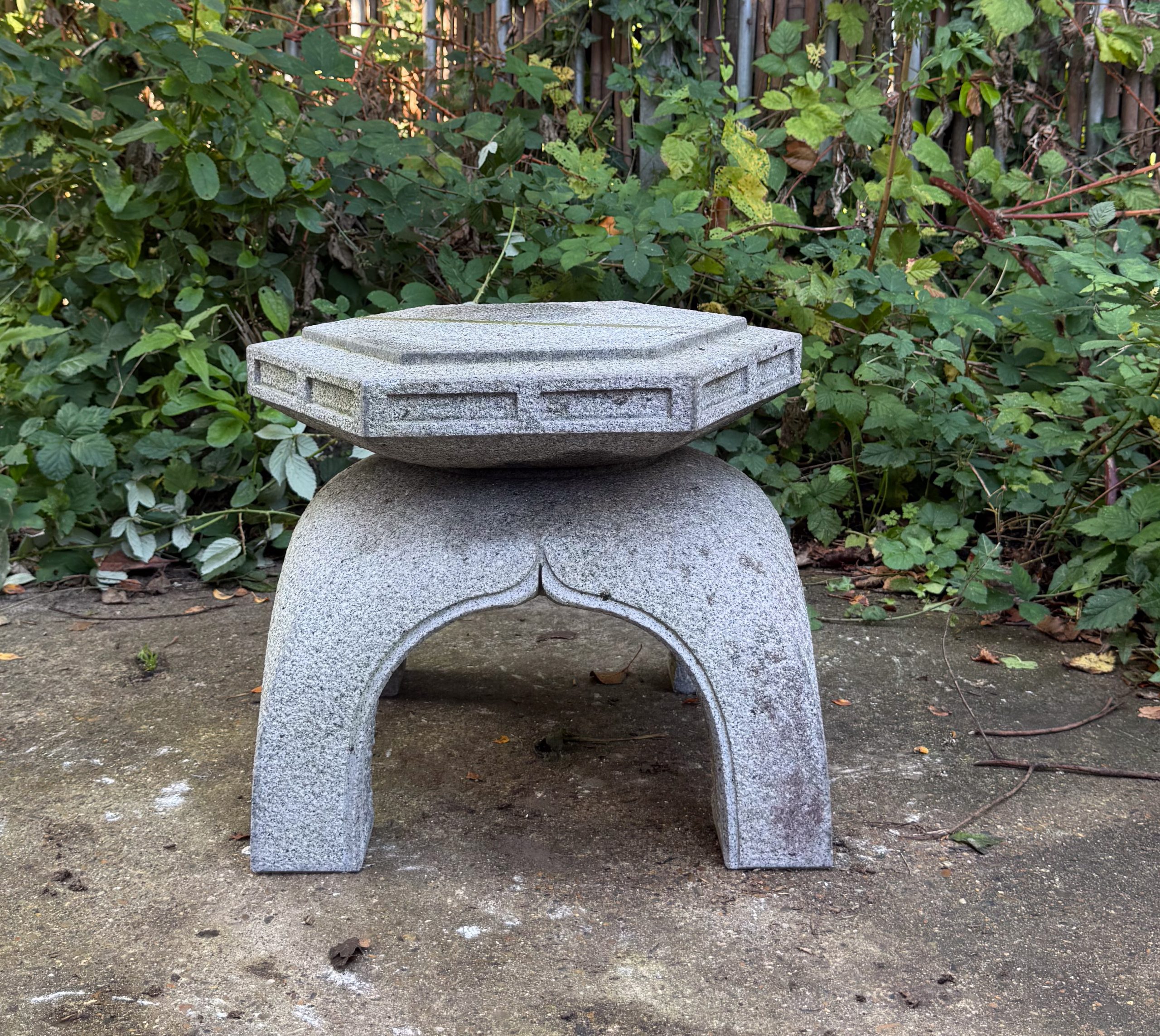 Granite garden lantern, known as a ‘Kaku Yukimi Ishidôrô’ - Image 5