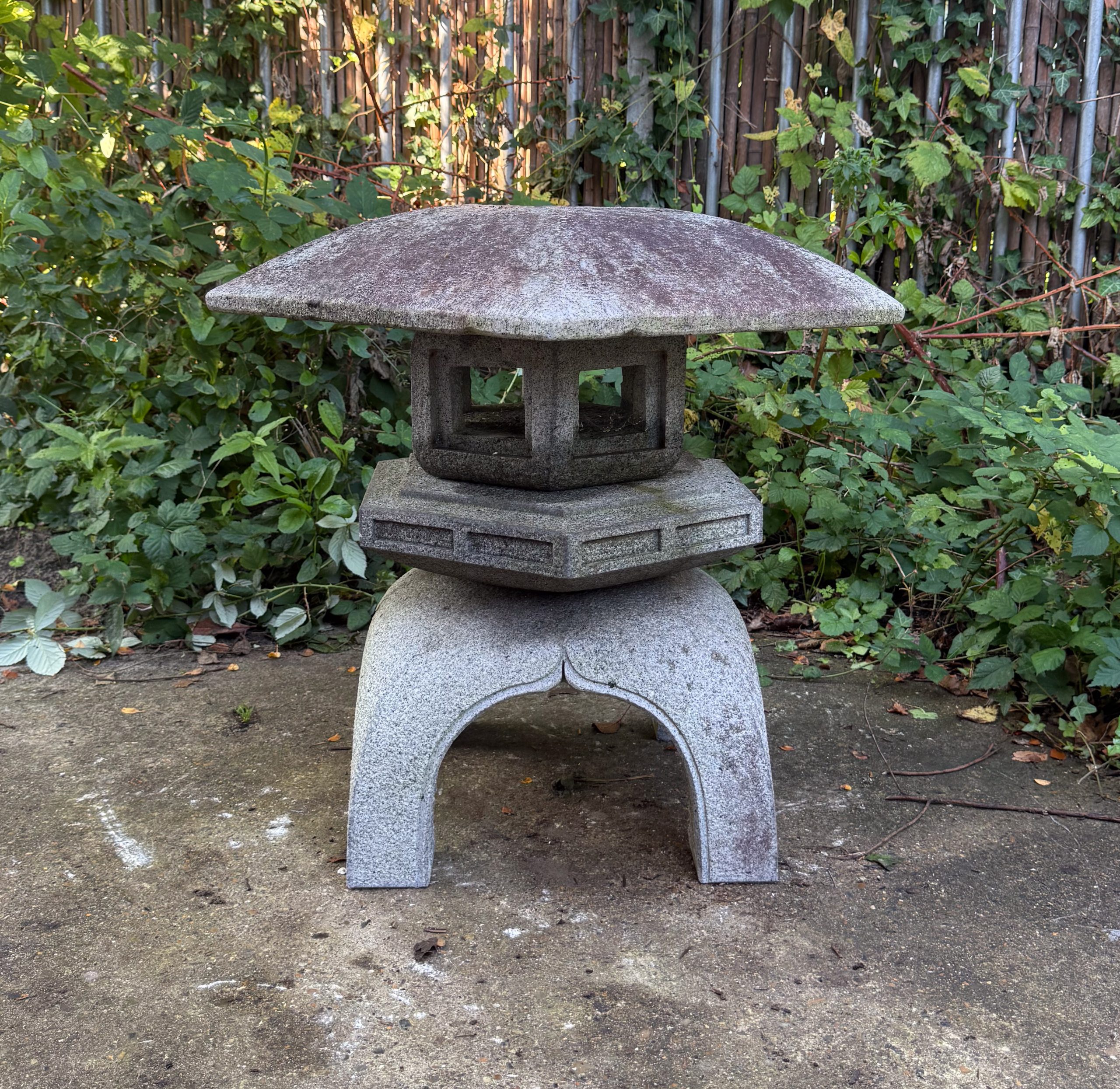 Granite garden lantern, known as a ‘Kaku Yukimi Ishidôrô’ - Image 7