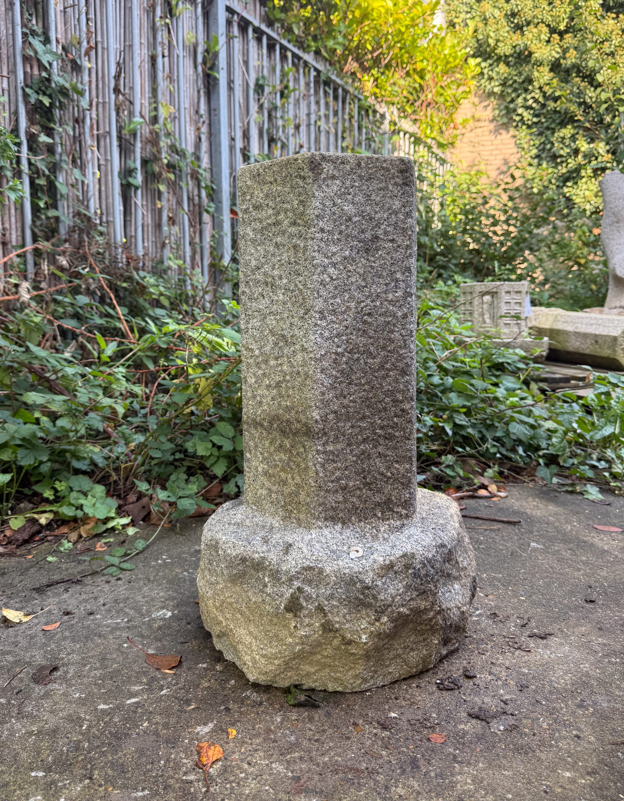 Five-part granite ‘buried’ garden lantern, known as Rokkaku ikekomi’dôrô - Image 4