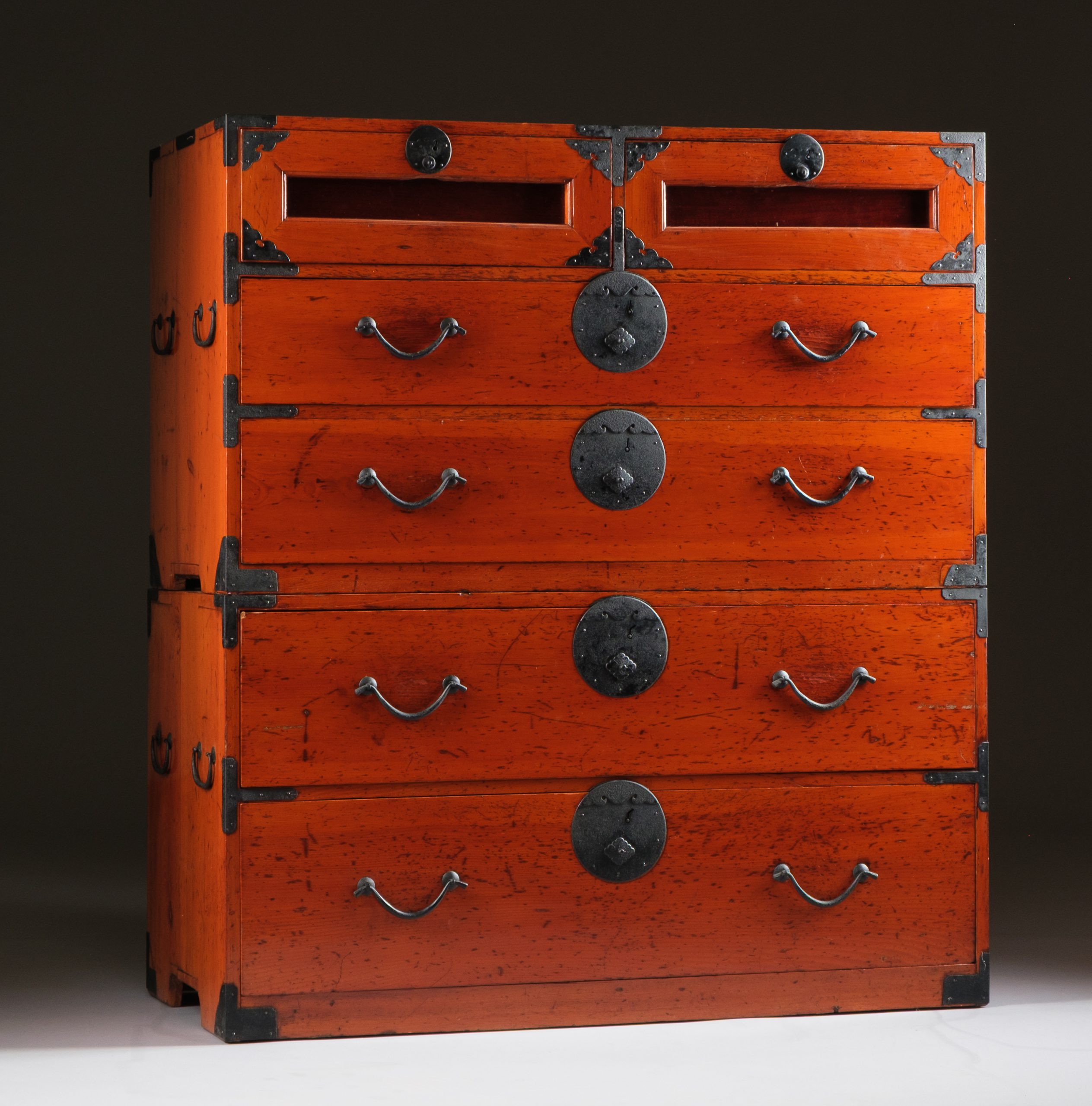 Red lacquered cabinet