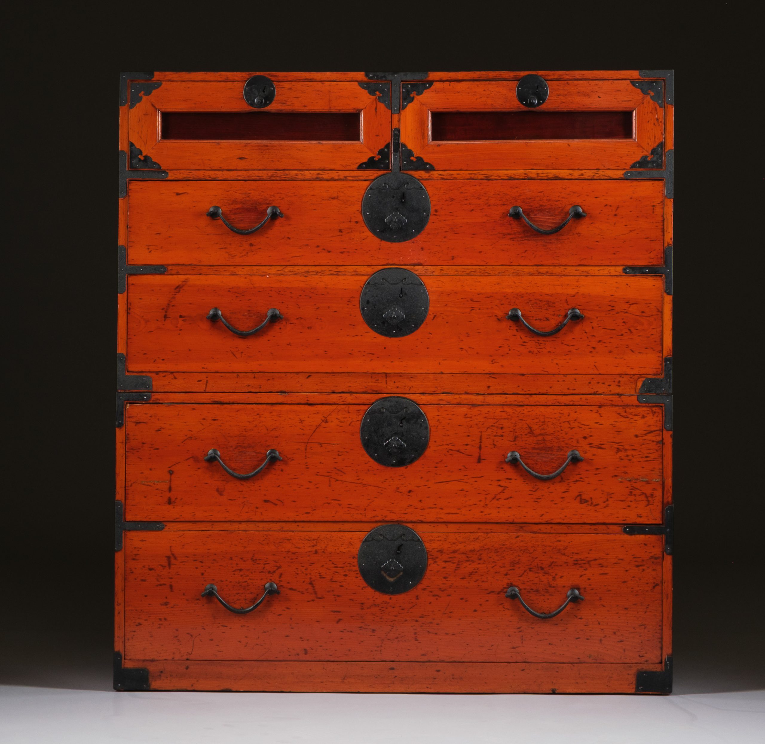 Red lacquered cabinet - Image 2