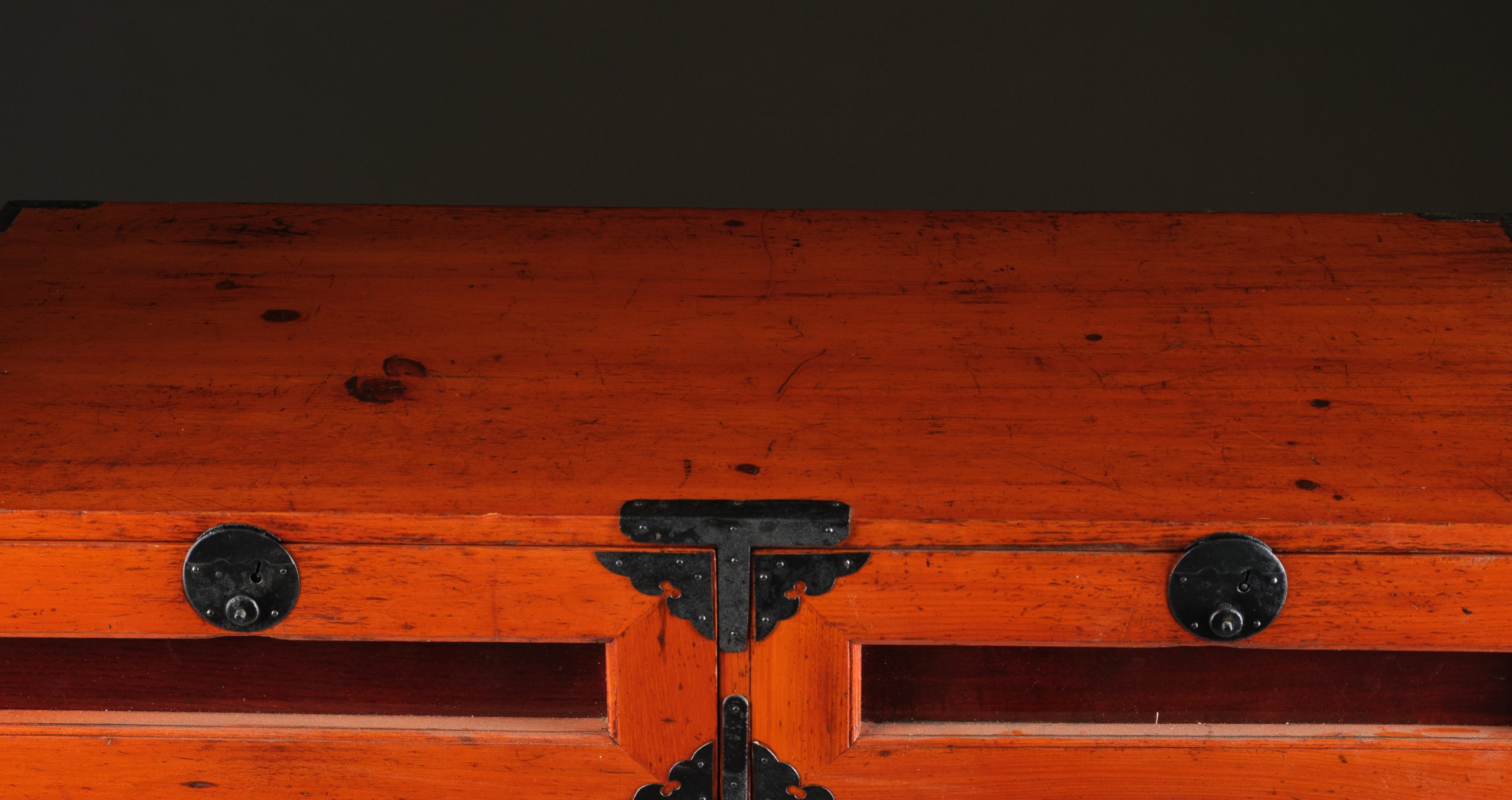 Red lacquered cabinet - Image 4