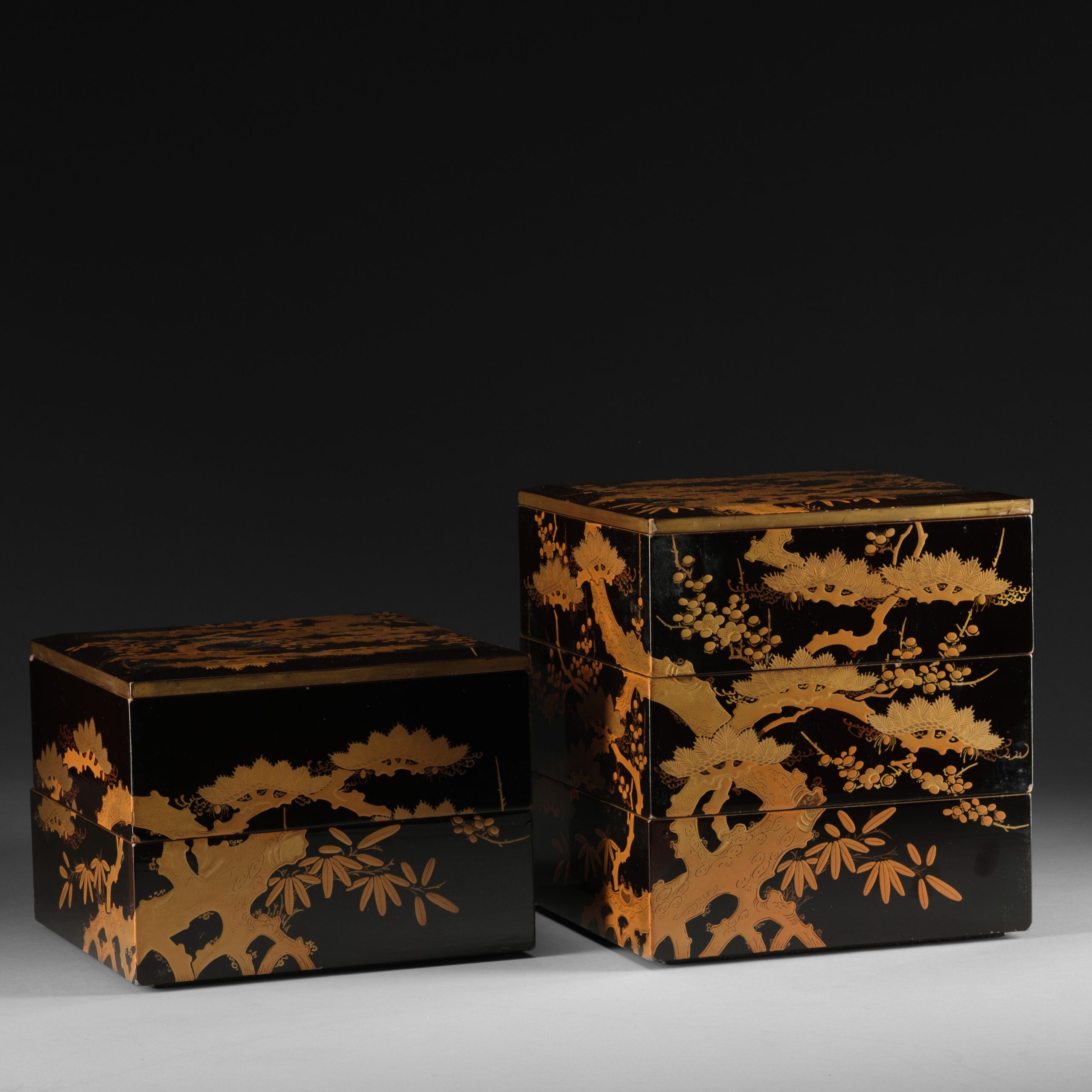 Five-tiered lacquer stacking food box 重箱 (jûbako)