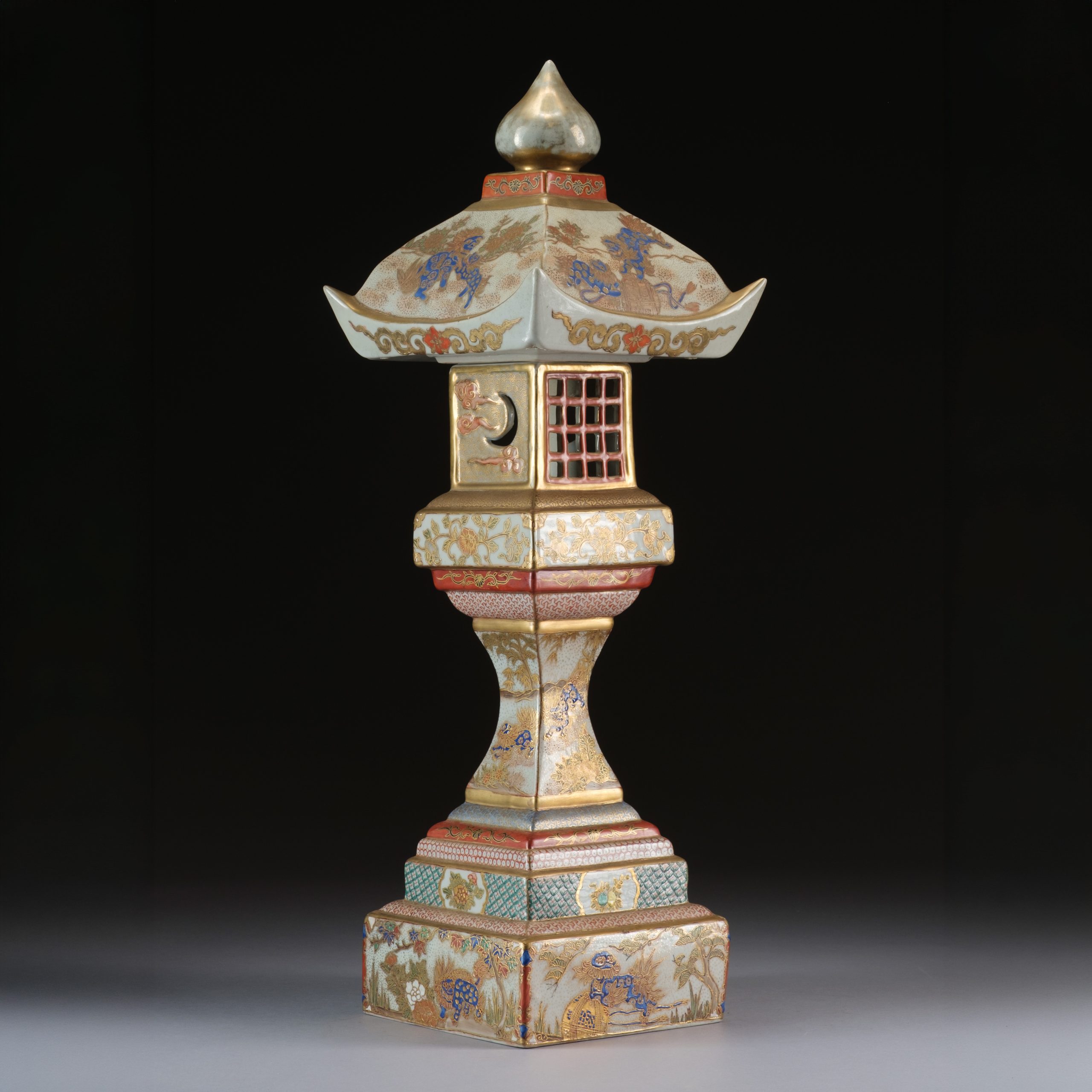 2-part Kutani porcelain lantern 燈籠 (tôrô)