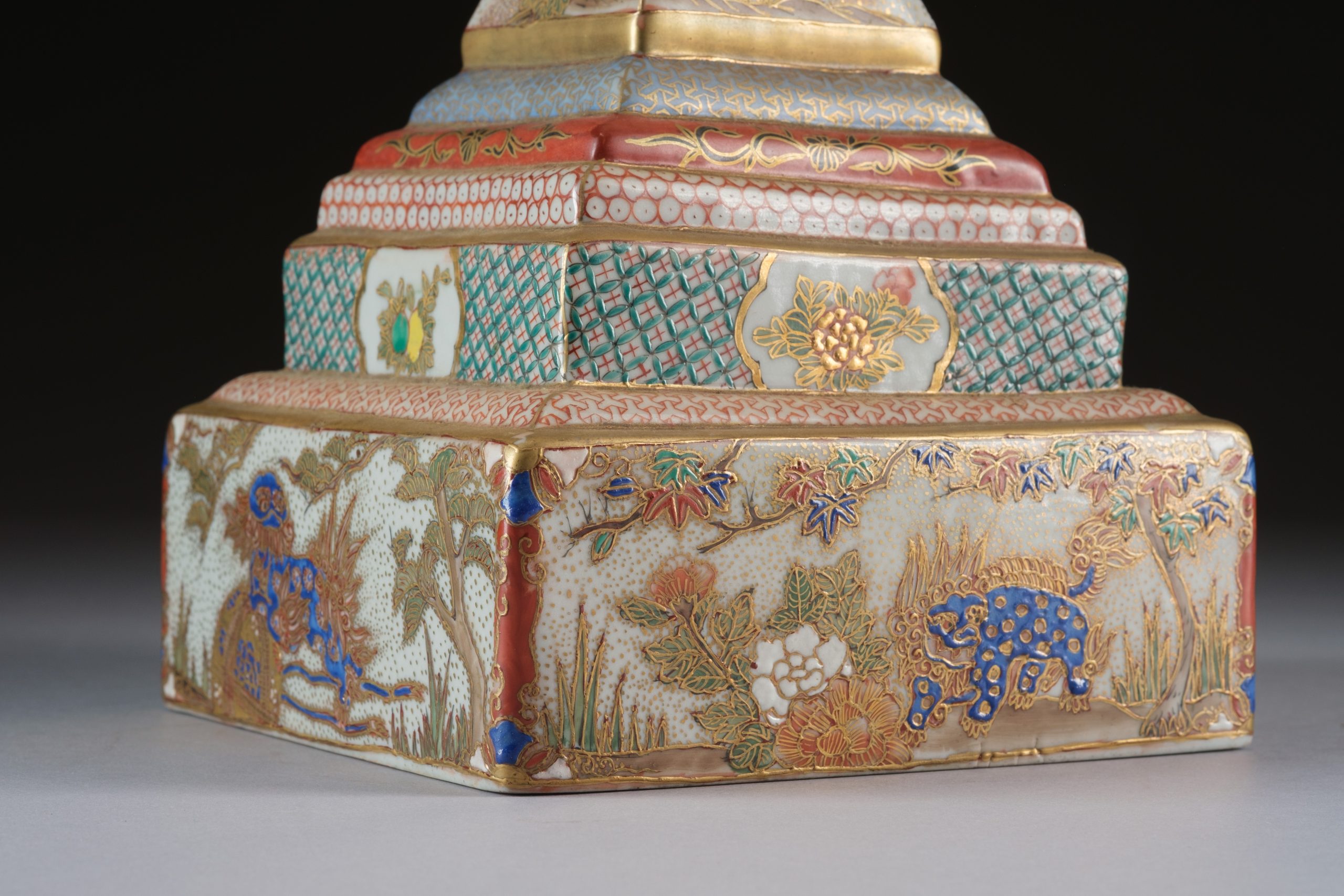 2-part Kutani porcelain lantern 燈籠 (tôrô) - Image 9