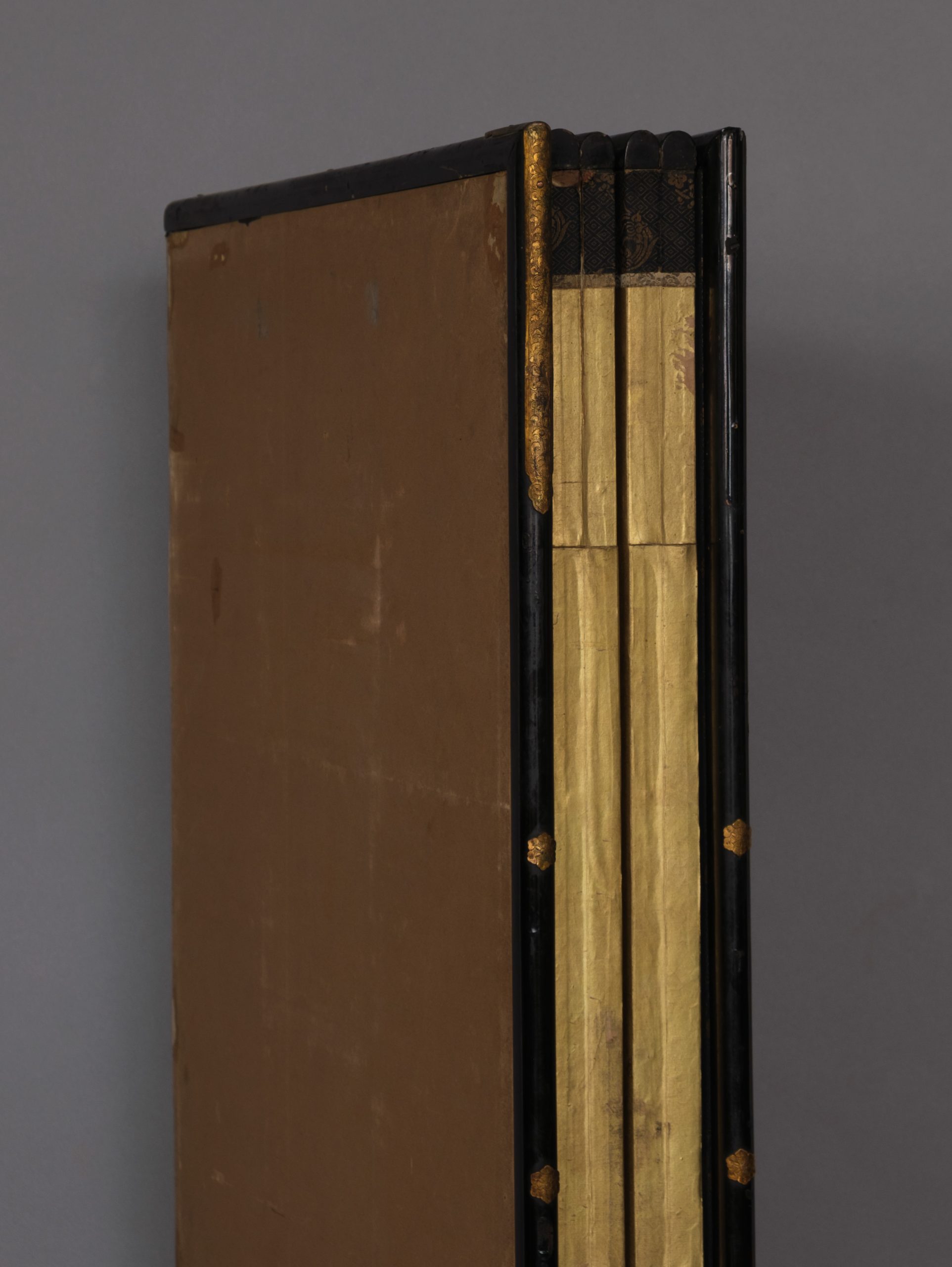 Tall screen cranes on gold leaf - Image 10