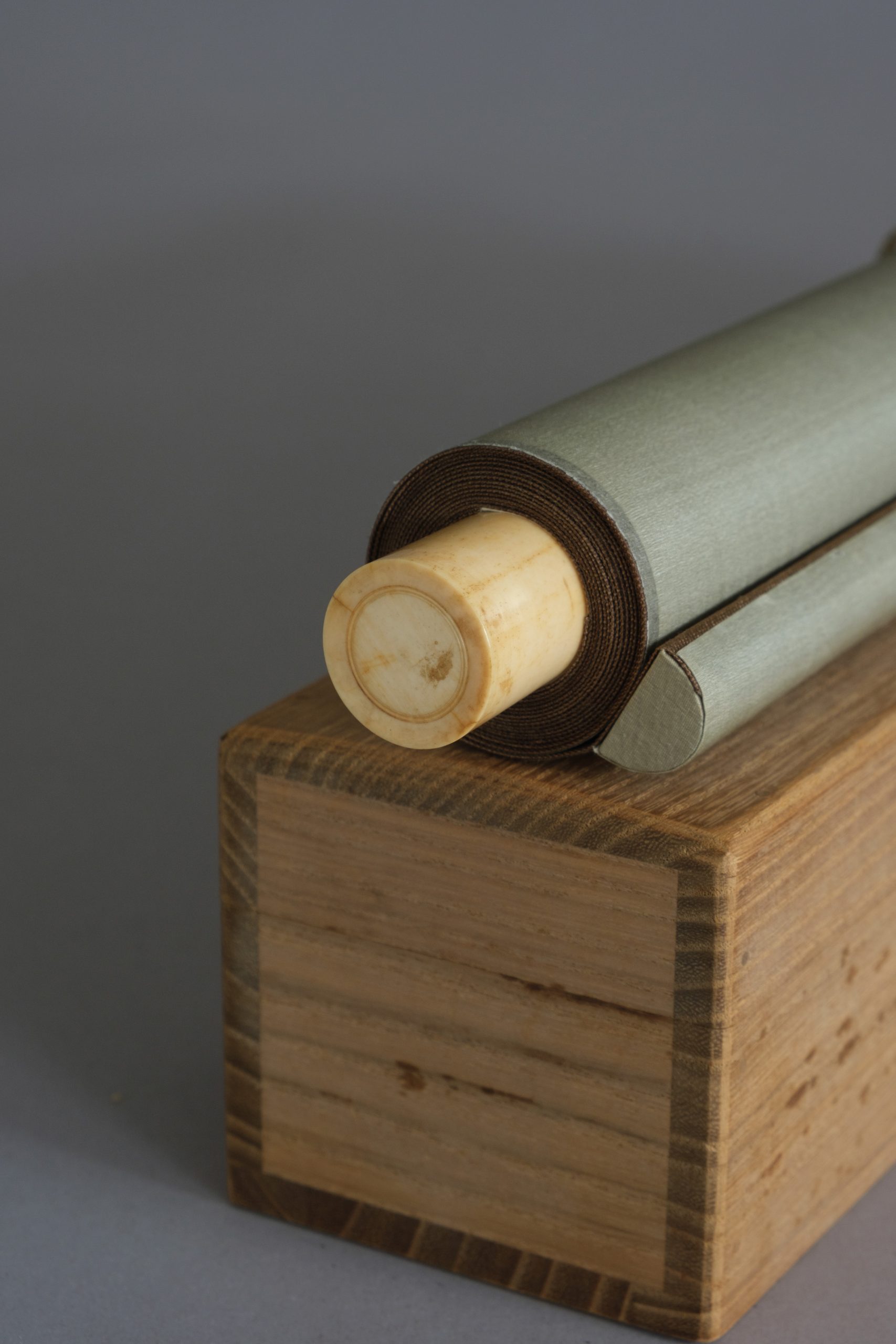 Kakejiku 掛け軸 (hanging scroll) by female artist - Image 8