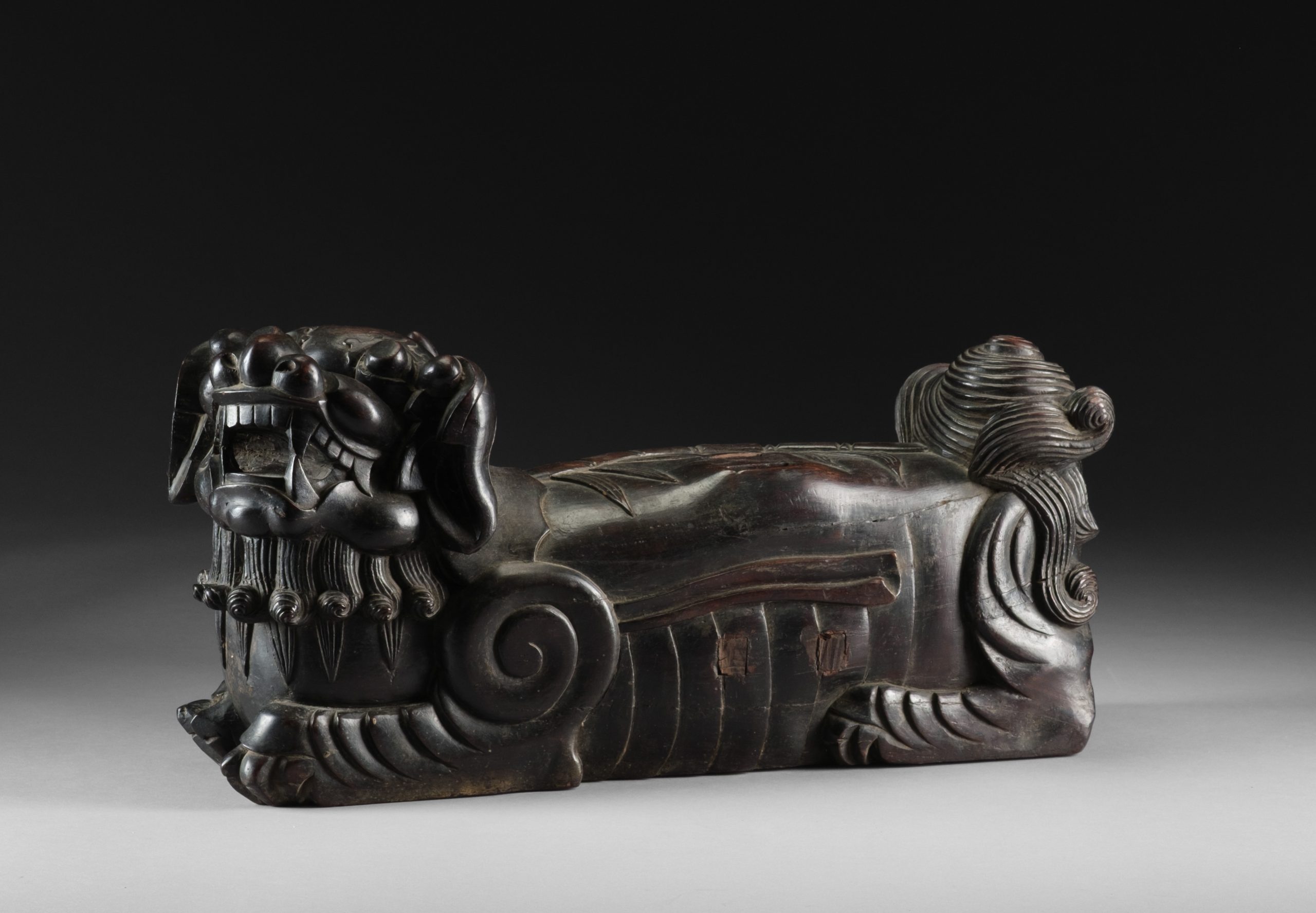 Pair of hardwood ornaments carved as shishi 獅子 (guardian lions) - Image 3