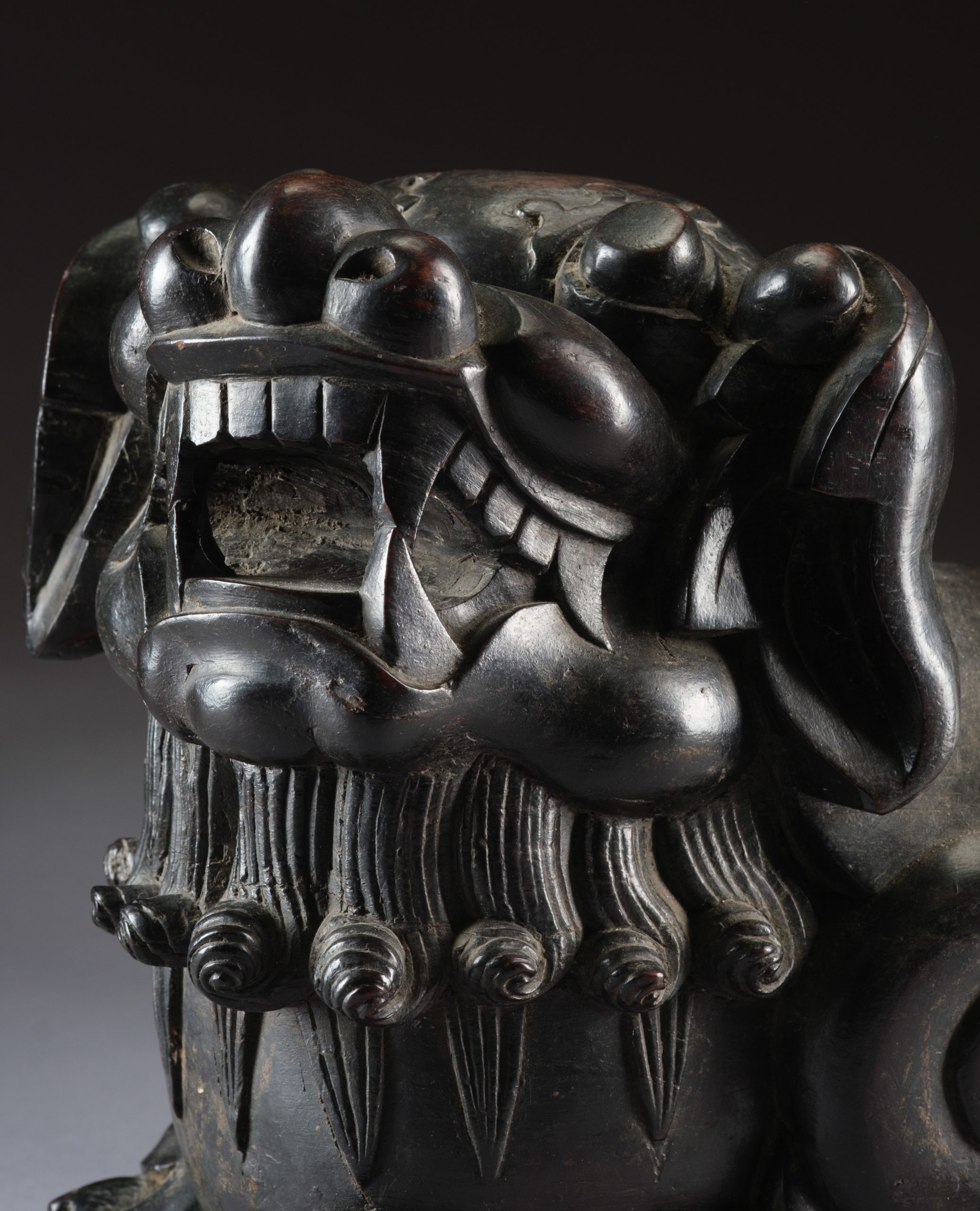 Pair of hardwood ornaments carved as shishi 獅子 (guardian lions) - Image 4