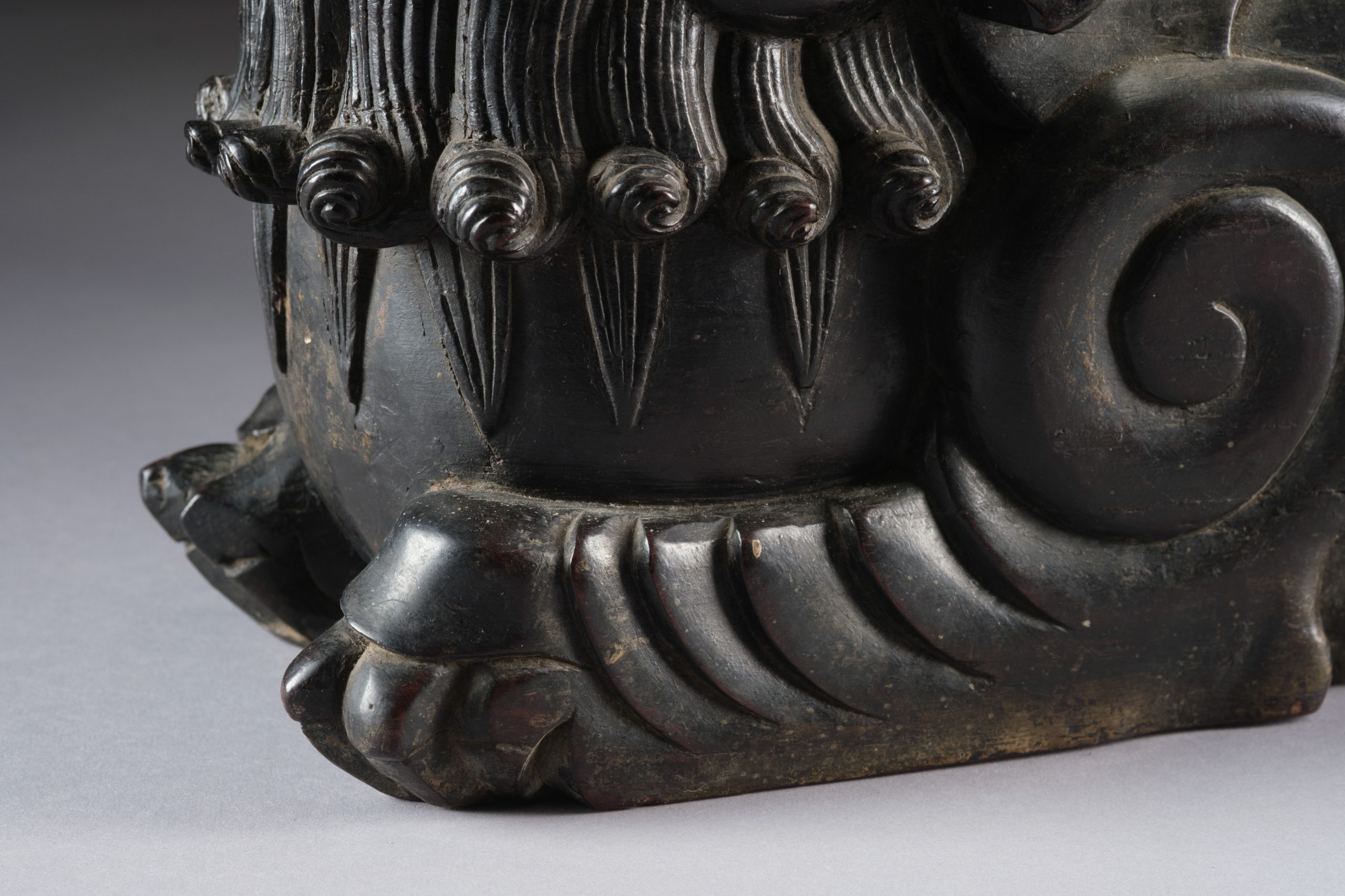 Pair of hardwood ornaments carved as shishi 獅子 (guardian lions) - Image 7