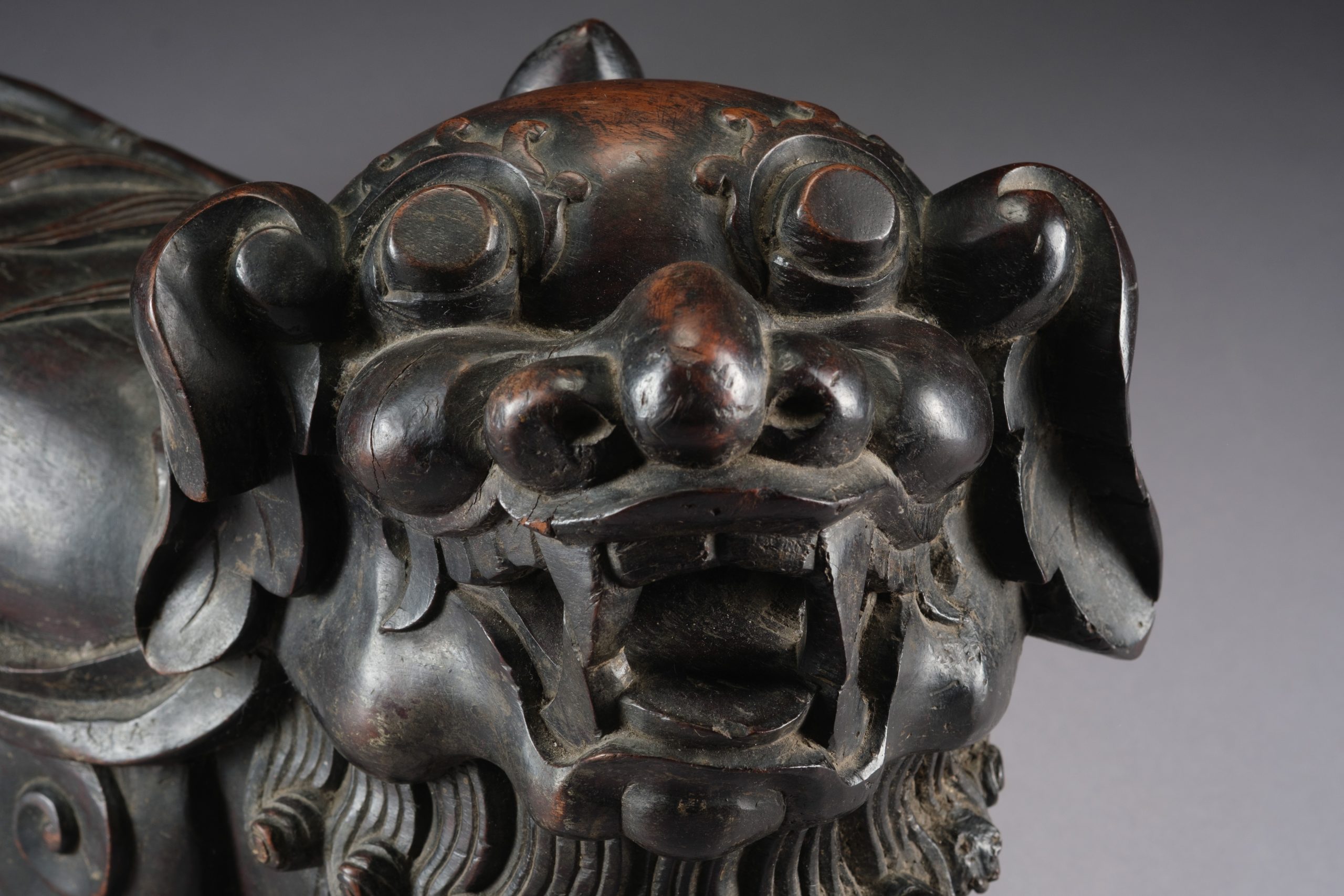 Pair of hardwood ornaments carved as shishi 獅子 (guardian lions) - Image 8