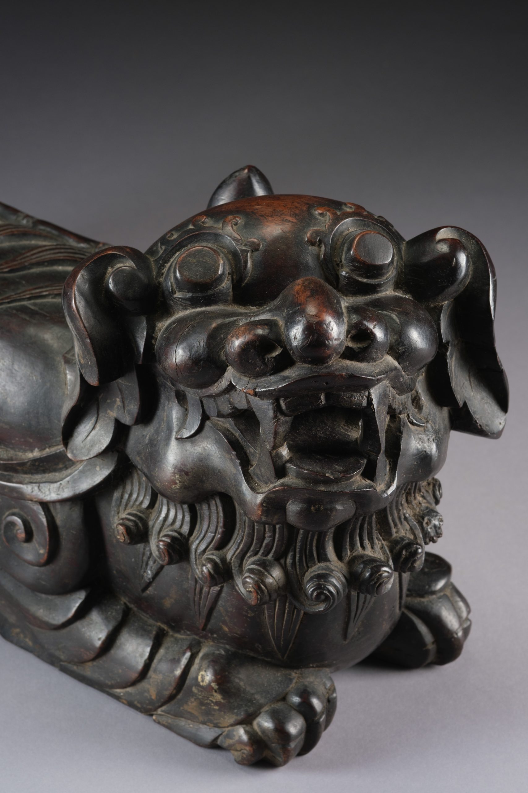 Pair of hardwood ornaments carved as shishi 獅子 (guardian lions) - Image 9