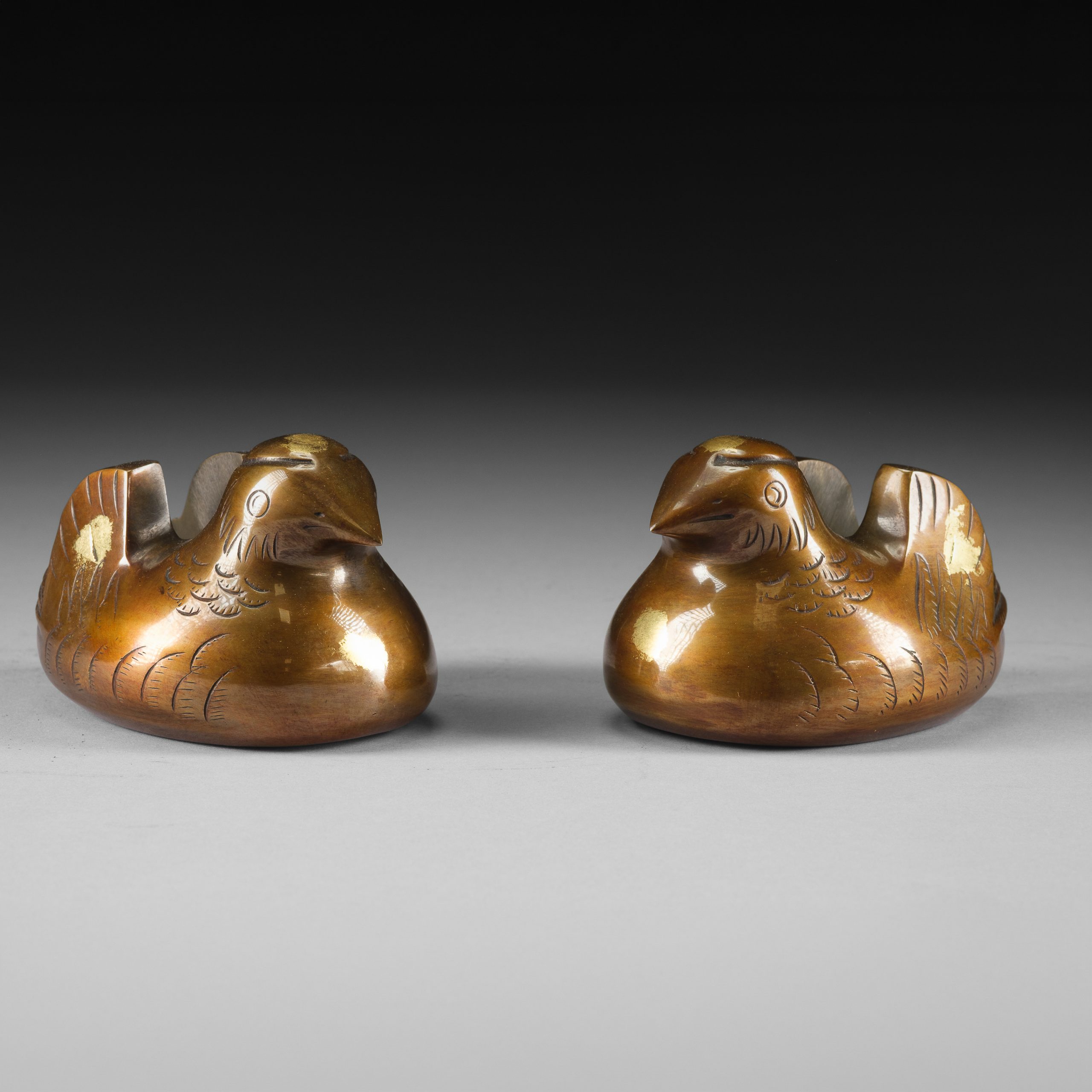 Bronze folding screen holders