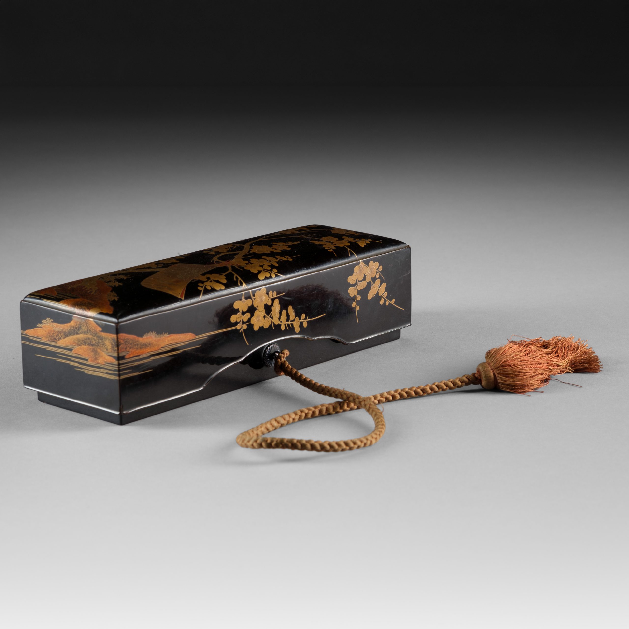 Lacquer fubako 文箱 (box for letters and papers)